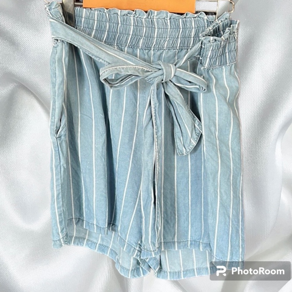 DYNAMITE blue/white paper bag shorts size medium - Picture 3 of 9